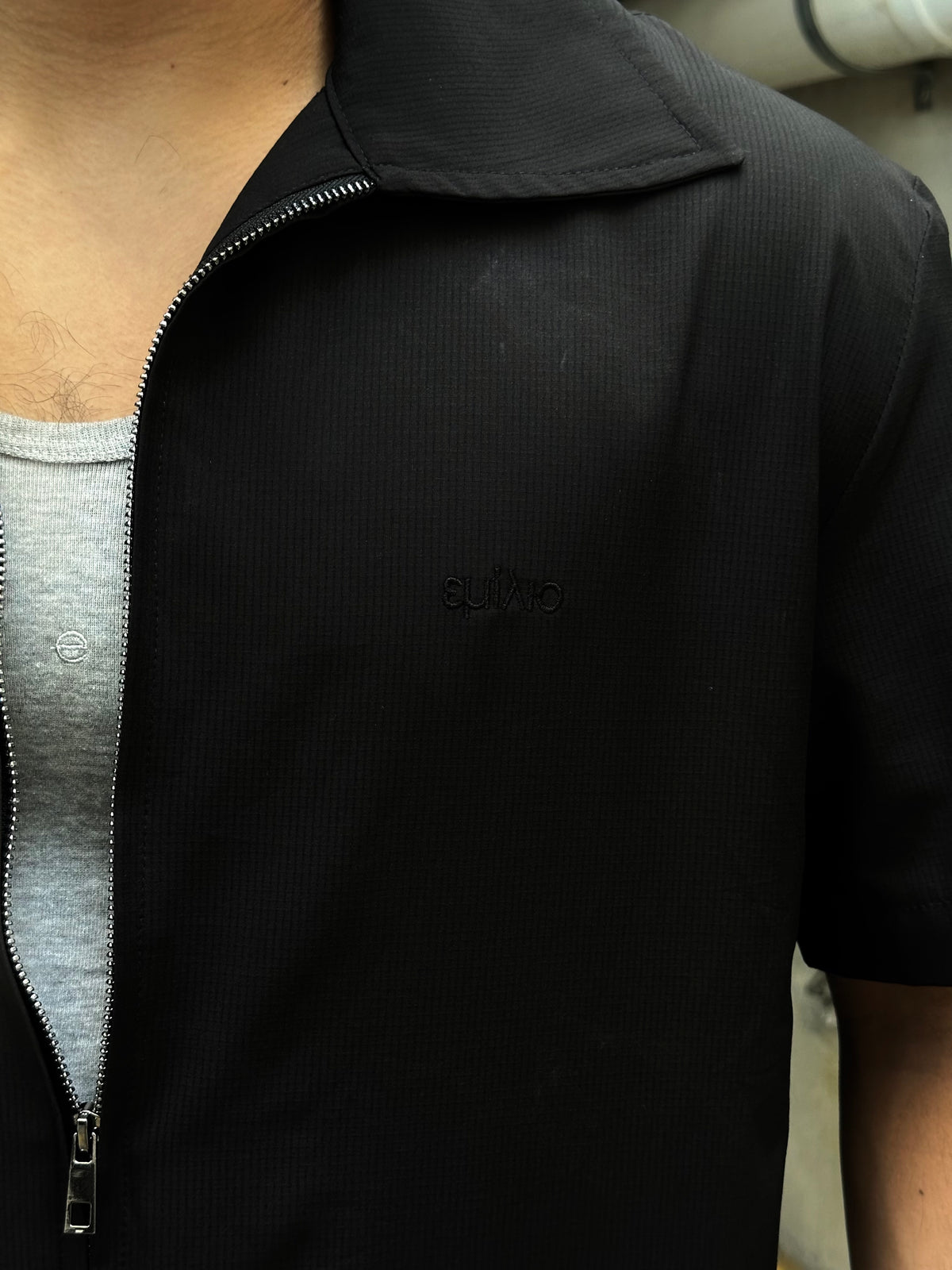 Sobre Camisa NEGRO